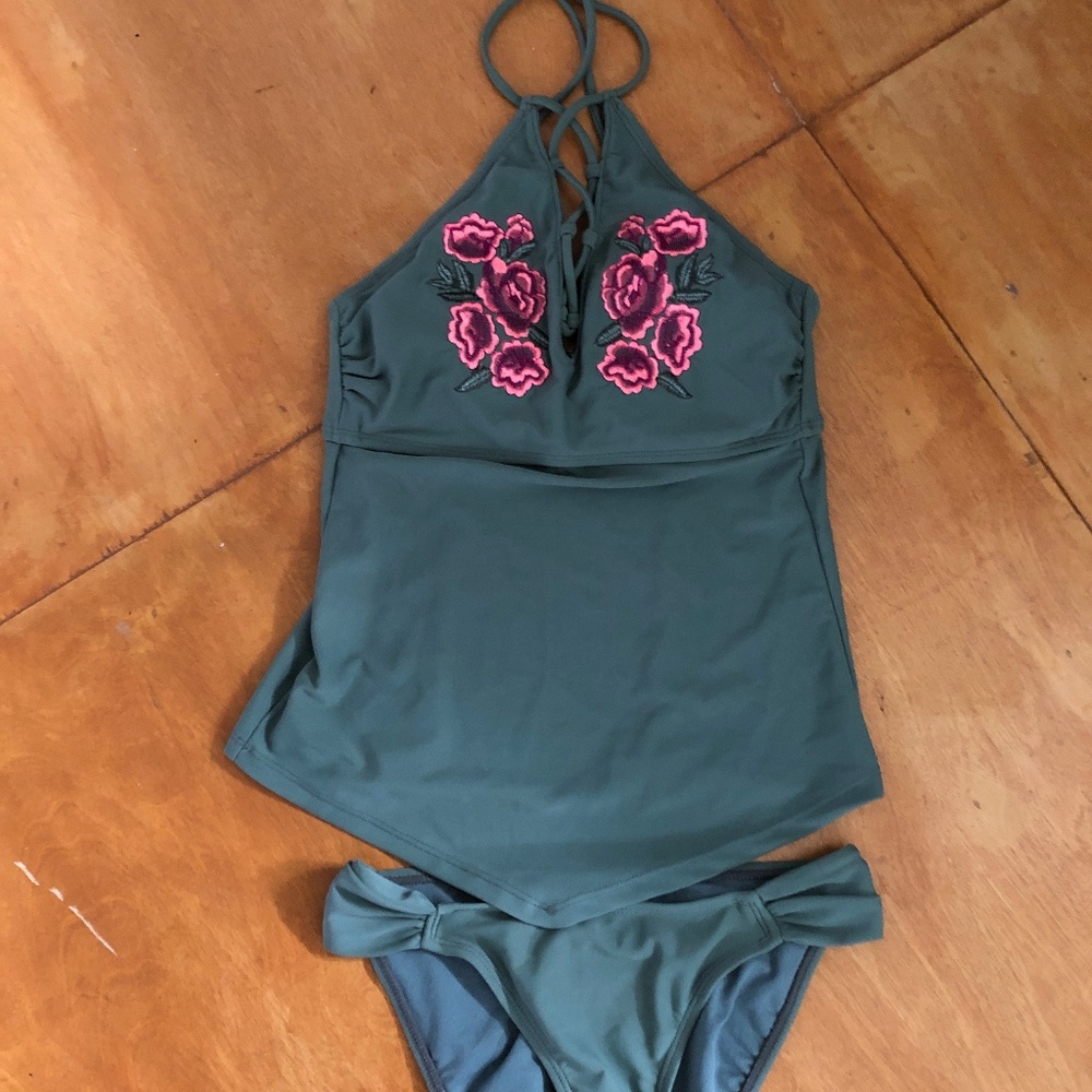 NEVER WORN floral hunter green tankini swim set ☀